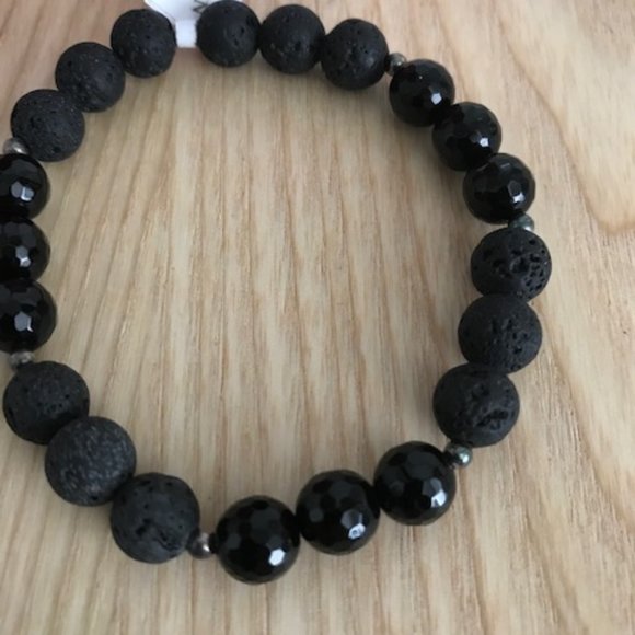 Lava stone diffuser bracelet w/black glass beads - Picture 4 of 5